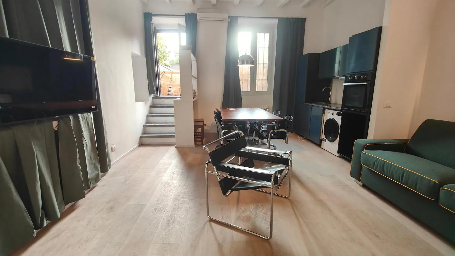 Apartment Crocetta Charme 2Broom With Terrace Milan Italy
